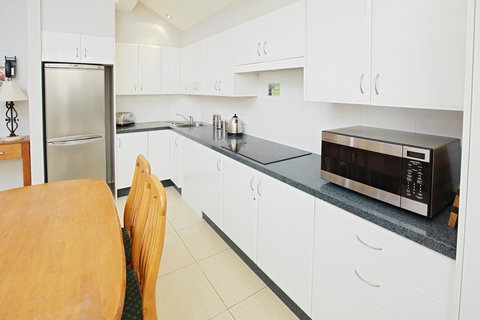 Jesmond Executive Villas - Accommodation Mount Tamborine 24