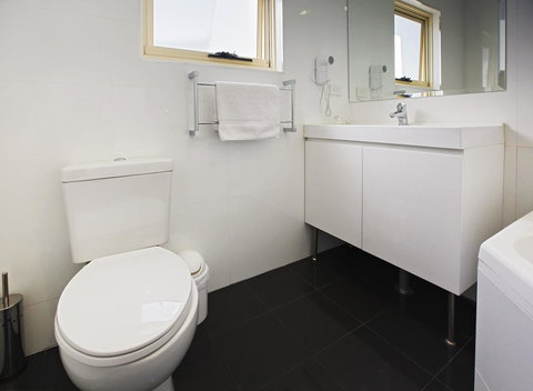 Jesmond Executive Villas - Accommodation Mount Tamborine 27