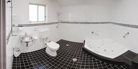 Jesmond Executive Villas - Accommodation Mount Tamborine 25