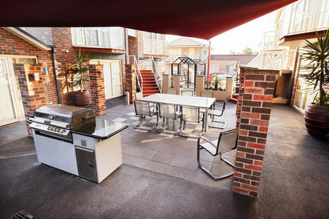 Jesmond Executive Villas - Accommodation Mount Tamborine 17