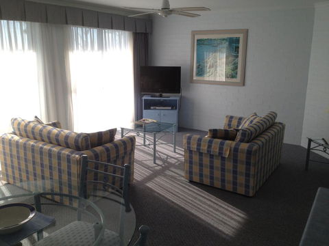 Breakers Apartments - Accommodation Mount Tamborine 6