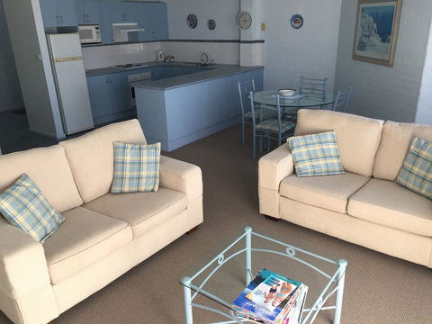 Breakers Apartments - Accommodation Mount Tamborine 9