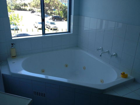 Breakers Apartments - Accommodation Mount Tamborine 2