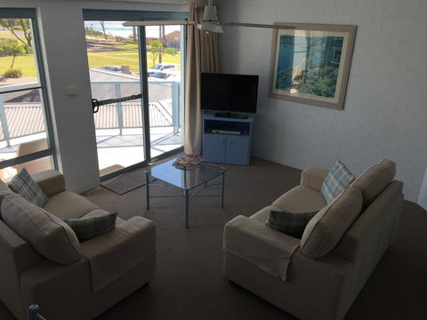 Breakers Apartments - Accommodation Mount Tamborine 12