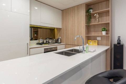 Japanese Style Waterfront Apt Wt Rooftop Pool - Accommodation Mount Tamborine 9