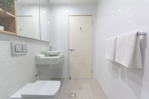 Japanese Style Waterfront Apt Wt Rooftop Pool - Accommodation Mount Tamborine 5