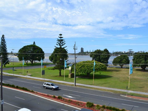 Oxley 8 At Tuncurry - Accommodation Mount Tamborine 1