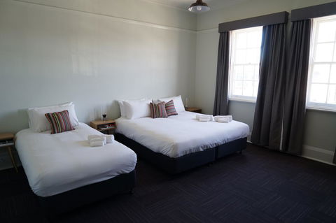 Rosehill Hotel - Accommodation Mount Tamborine 0