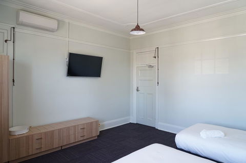 Rosehill Hotel - Accommodation Mount Tamborine 4