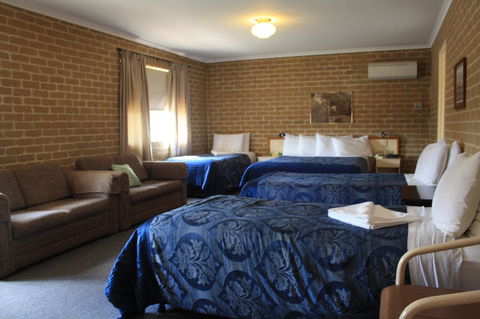 Grand Manor Motor Inn - Accommodation Mount Tamborine 1