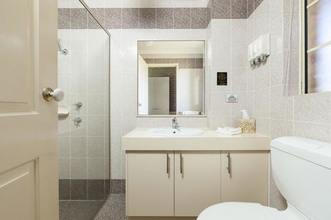 Grand Manor Motor Inn - Accommodation Mount Tamborine 9