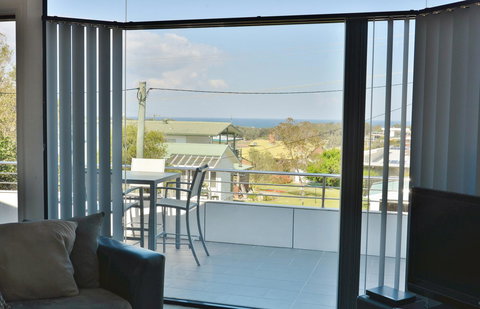 The Boat House - Accommodation Mount Tamborine 1