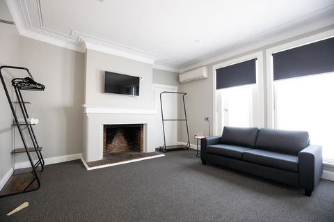 Horse And Jockey Hotel Homebush - Accommodation Mount Tamborine 2