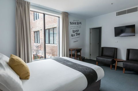 The Lucky Hotel - Accommodation Mount Tamborine 2