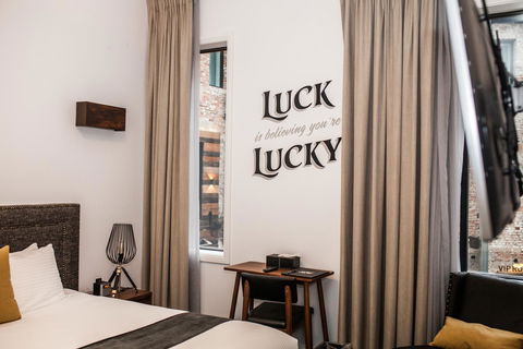 The Lucky Hotel - Accommodation Mount Tamborine 1