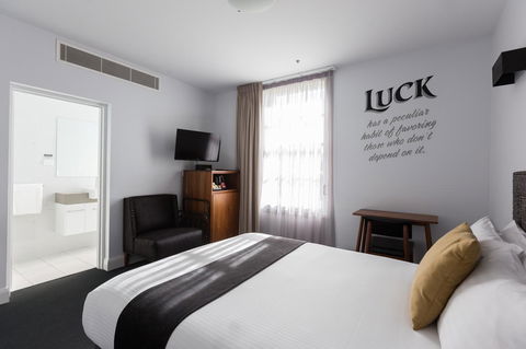 The Lucky Hotel - Accommodation Mount Tamborine 3