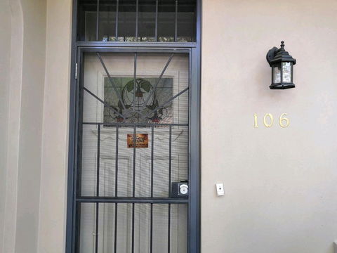 Cozy 5 Bed House In Sydney - Accommodation Mount Tamborine 9