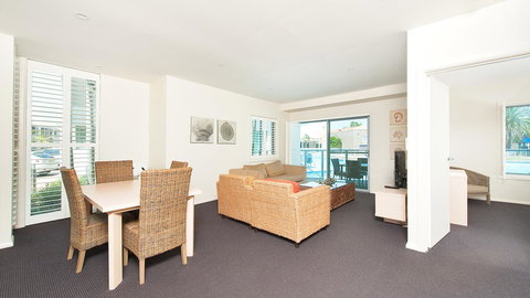 Pacific Blue, Salamander Bay - Accommodation Mount Tamborine 35