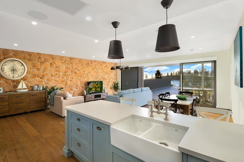 Belle Vue- Penthouse At Black Beach - Accommodation Mount Tamborine 4