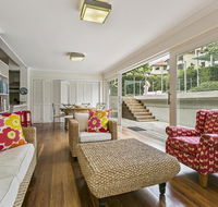 Summery spacious 4 bed home in Kurraba Point - Accommodation Mount Tamborine