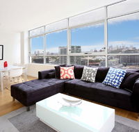 Gadigal Groove - Modern and Bright 3BR Executive Apartment in Zetland with Views - Accommodation Mount Tamborine
