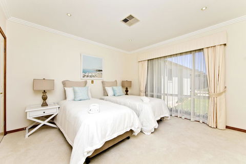 One Mile Mansion - Private Coastal Retreat FREE FAMILY ADVENTURE PASS - Accommodation Mount Tamborine 16