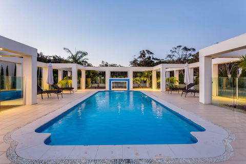 One Mile Mansion - Private Coastal Retreat FREE FAMILY ADVENTURE PASS - Accommodation Mount Tamborine 0