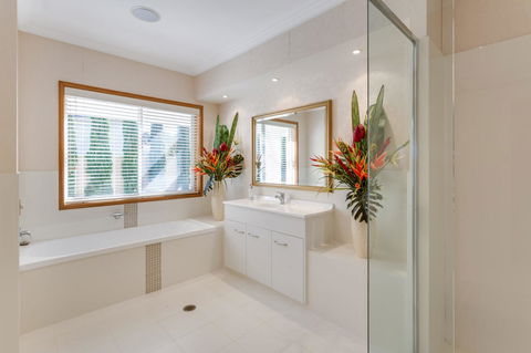 One Mile Mansion - Private Coastal Retreat FREE FAMILY ADVENTURE PASS - Accommodation Mount Tamborine 9