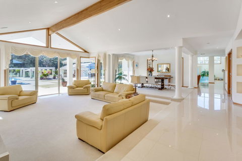 One Mile Mansion - Private Coastal Retreat FREE FAMILY ADVENTURE PASS - Accommodation Mount Tamborine 12