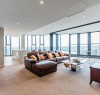 180 water view three bedroom wooden furniture - Accommodation Mount Tamborine