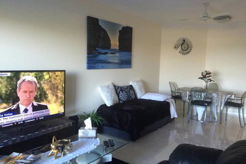 Nomikis\'On The Avenue - Accommodation Mount Tamborine 18