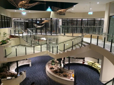 Nomikis\'On The Avenue - Accommodation Mount Tamborine 11