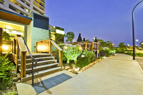 Nomikis\'On The Avenue - Accommodation Mount Tamborine 2