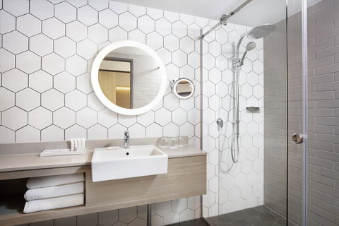 Crowne Plaza Alice Springs Lasseters, An IHG Hotel - Accommodation Mount Tamborine 4