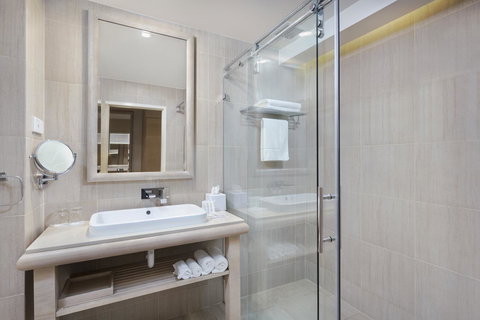 Crowne Plaza Alice Springs Lasseters, An IHG Hotel - Accommodation Mount Tamborine 3