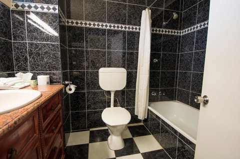 Elkira Court Motel - Accommodation Mount Tamborine 15