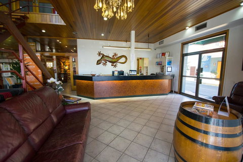 Elkira Court Motel - Accommodation Mount Tamborine 9