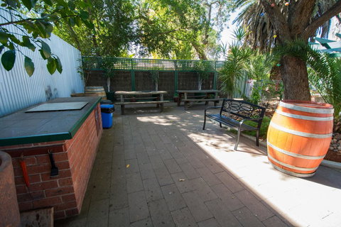 Elkira Court Motel - Accommodation Mount Tamborine 1