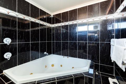 Elkira Court Motel - Accommodation Mount Tamborine 26