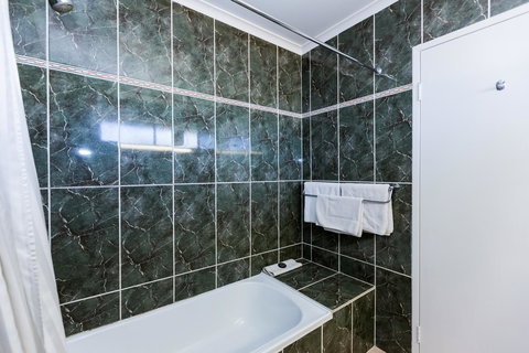 Elkira Court Motel - Accommodation Mount Tamborine 16