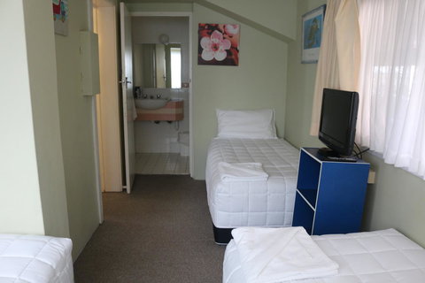 Golden Sands Motor Inn - Accommodation Mount Tamborine 22