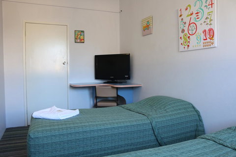 Golden Sands Motor Inn - Accommodation Mount Tamborine 19