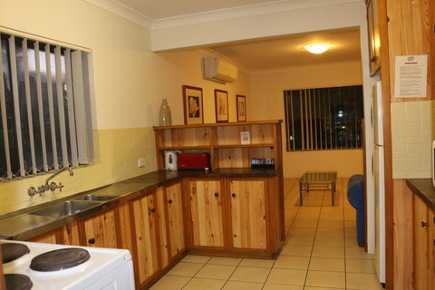 Golden Sands Motor Inn - Accommodation Mount Tamborine 7