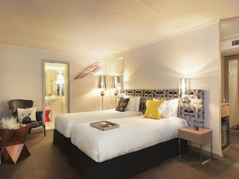 QT Canberra - Accommodation Mount Tamborine 23