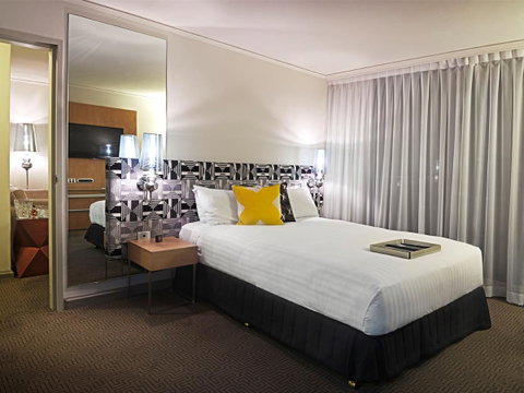 QT Canberra - Accommodation Mount Tamborine 8