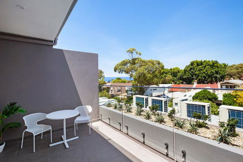 Bondi Beach Studio Penthouse Suite + Balcony - Accommodation Mount Tamborine 2