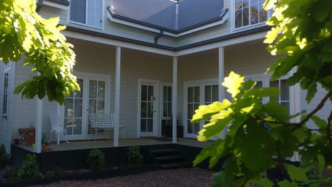 Bradshaw House - Accommodation Mount Tamborine 0