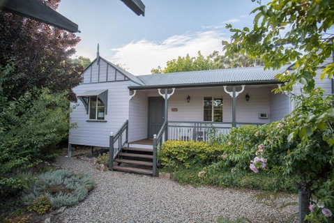 Briar Rose Cottages - Accommodation Mount Tamborine 0