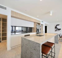 Broadbeach New Luxury Vue 17 Beach Views - Accommodation Mount Tamborine