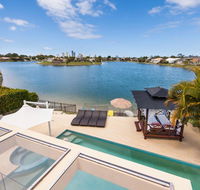 Broadbeach Waterfront Holiday House - Accommodation Mount Tamborine